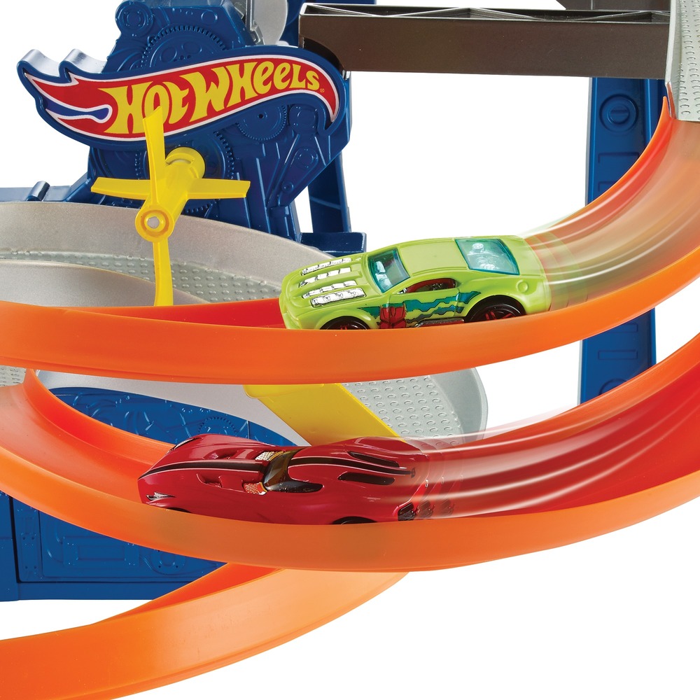 Игровой набор "Гонки на фабрике" Hot Wheels