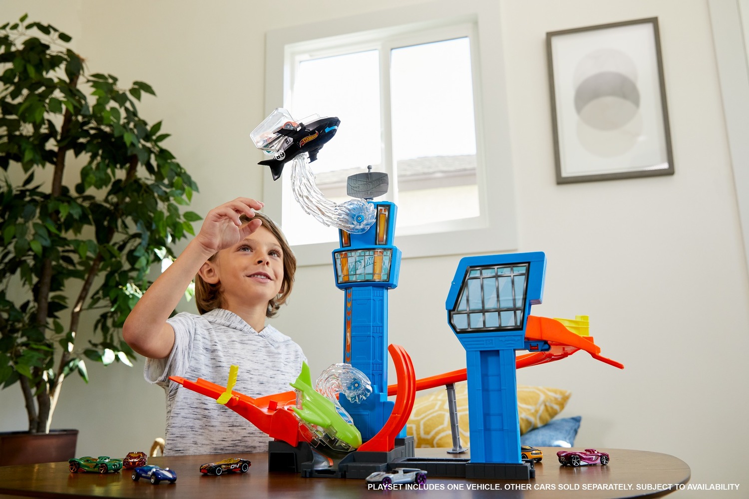 Игровой набор "Гонки в аэропорту" Hot Wheels