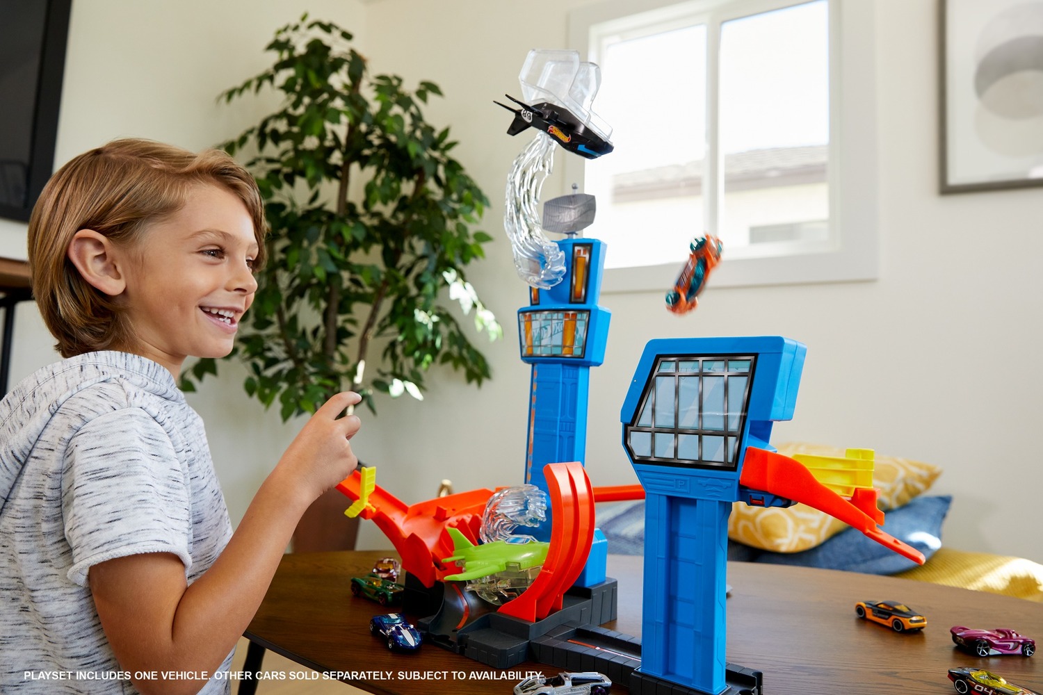 Игровой набор "Гонки в аэропорту" Hot Wheels