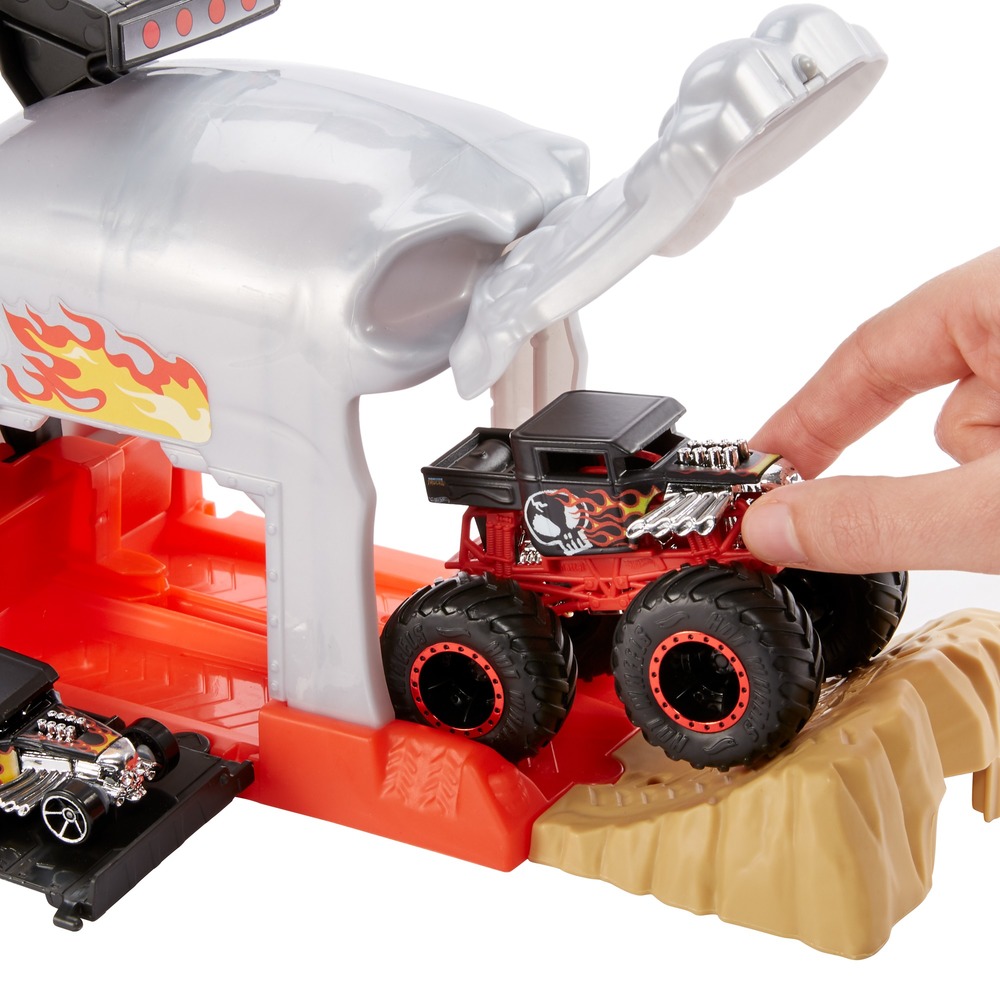 Набор "Полный вперед" серии "Monster Trucks" Hot Wheels (в асс.)
