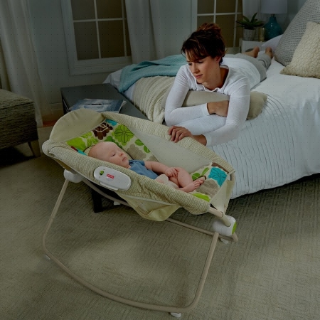 Колыбель-шезлонг с вибрацией Fisher-Price «Друзья из тропического леса» (Rainforest Friends Newborn Rock 'n Play Sleeper)