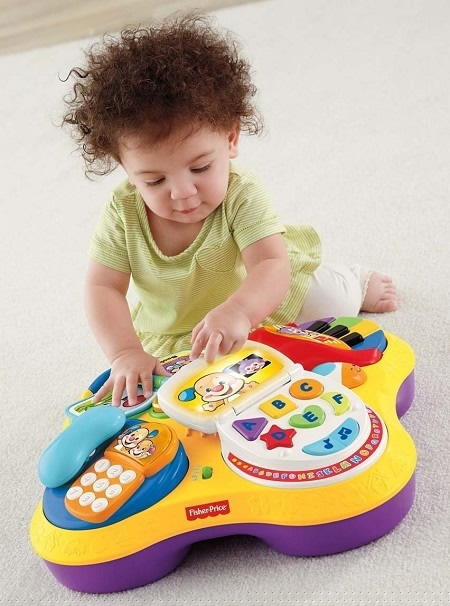 Умный столик Fisher-Price (Фишер-Прайс) Щенок и его друзья Laugh & Learn Puppy and Friends Learning Table