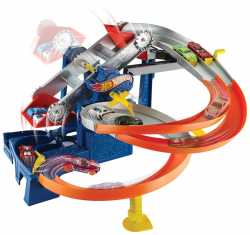 Игровой набор "Гонки на фабрике" Hot Wheels
