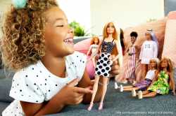 Кукла Barbie "Модница" в черно-белом платье