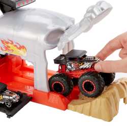 Набор "Полный вперед" серии "Monster Trucks" Hot Wheels (в асс.)